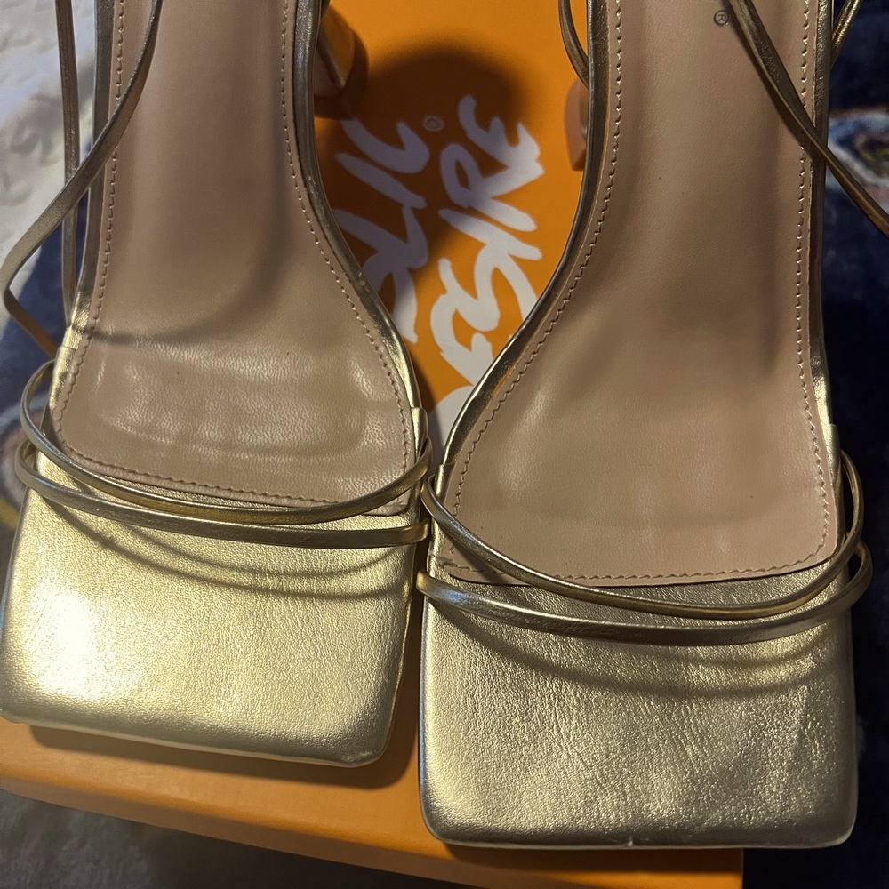 Square toe heels